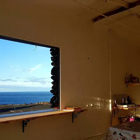 Basic En-suite Bedroom By The Sea 旅馆 *