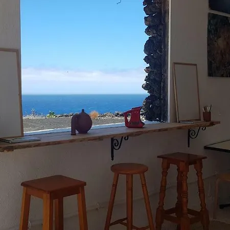 Basic En-suite Bedroom By The Sea *
