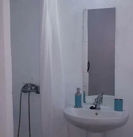 Hostal Basic En-suite Bedroom By The Sea *