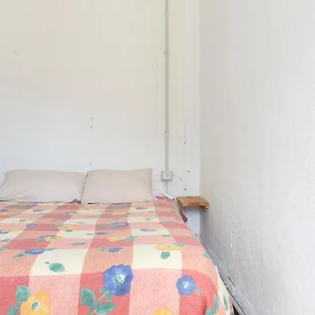 Basic En-suite Bedroom By The Sea *