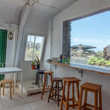 Basic En-suite Bedroom By The Sea * Guinea