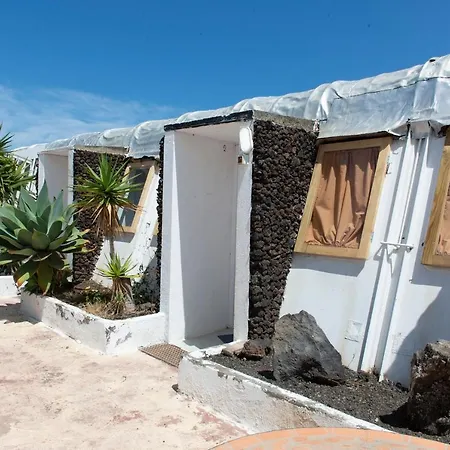 Basic En-suite Bedroom By The Sea * Guinea