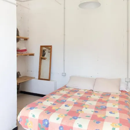 Hostal Basic En-suite Bedroom By The Sea *