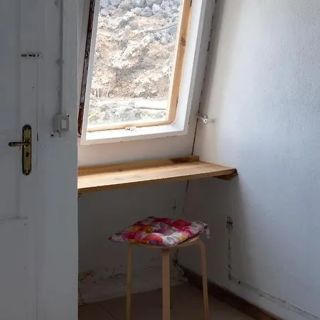 Hostal Basic En-suite Bedroom By The Sea *